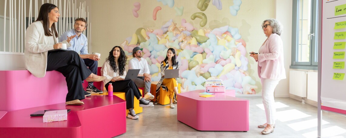 Social Media Manager essence and Catrice (m/f/d) 1-year fixed-term contract, 2. image